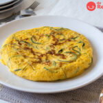 Tortilla de calabacín y cebolla. Una receta muy fácil y saludable
