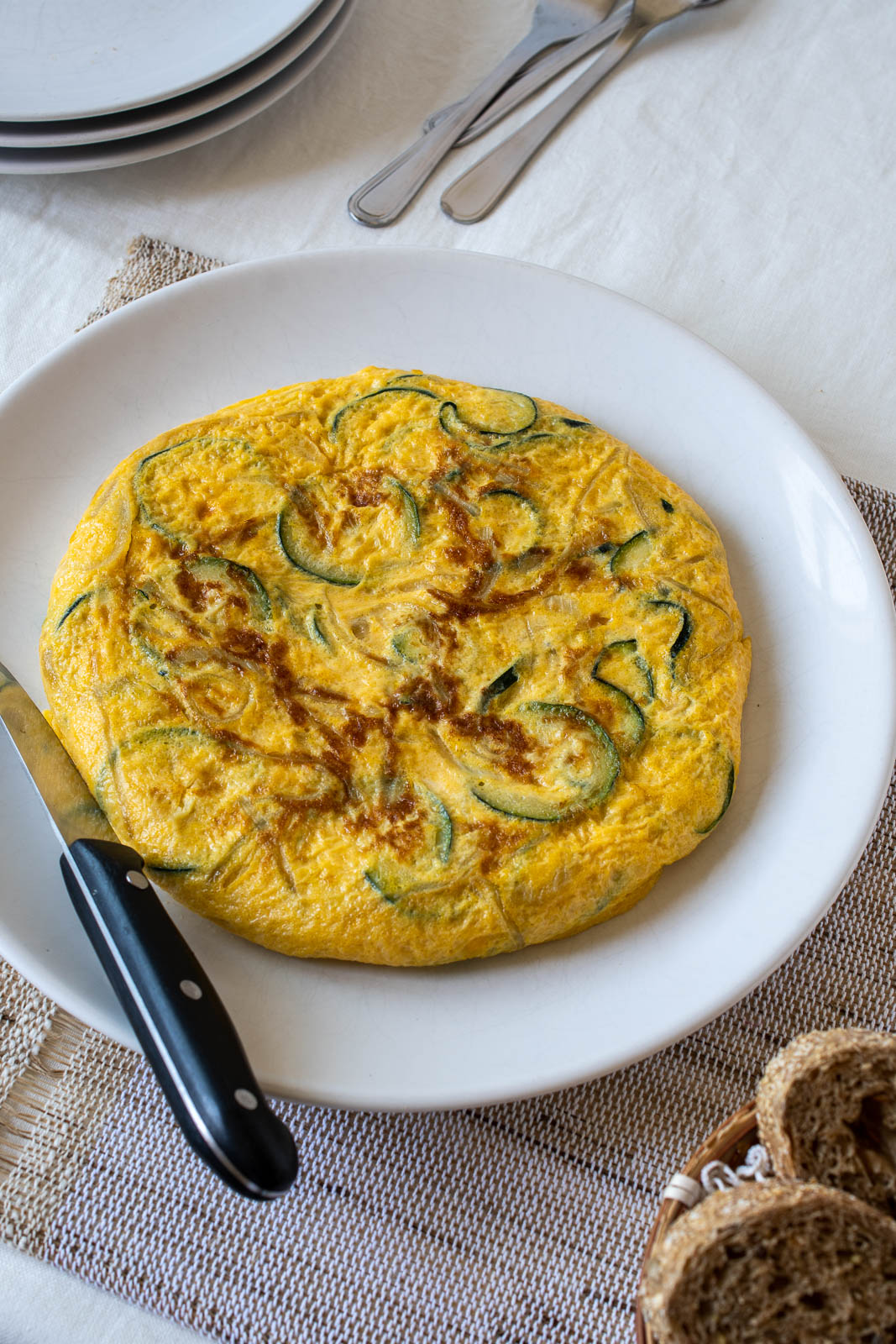 Tortilla de calabacín y cebolla. Una receta muy fácil y saludable