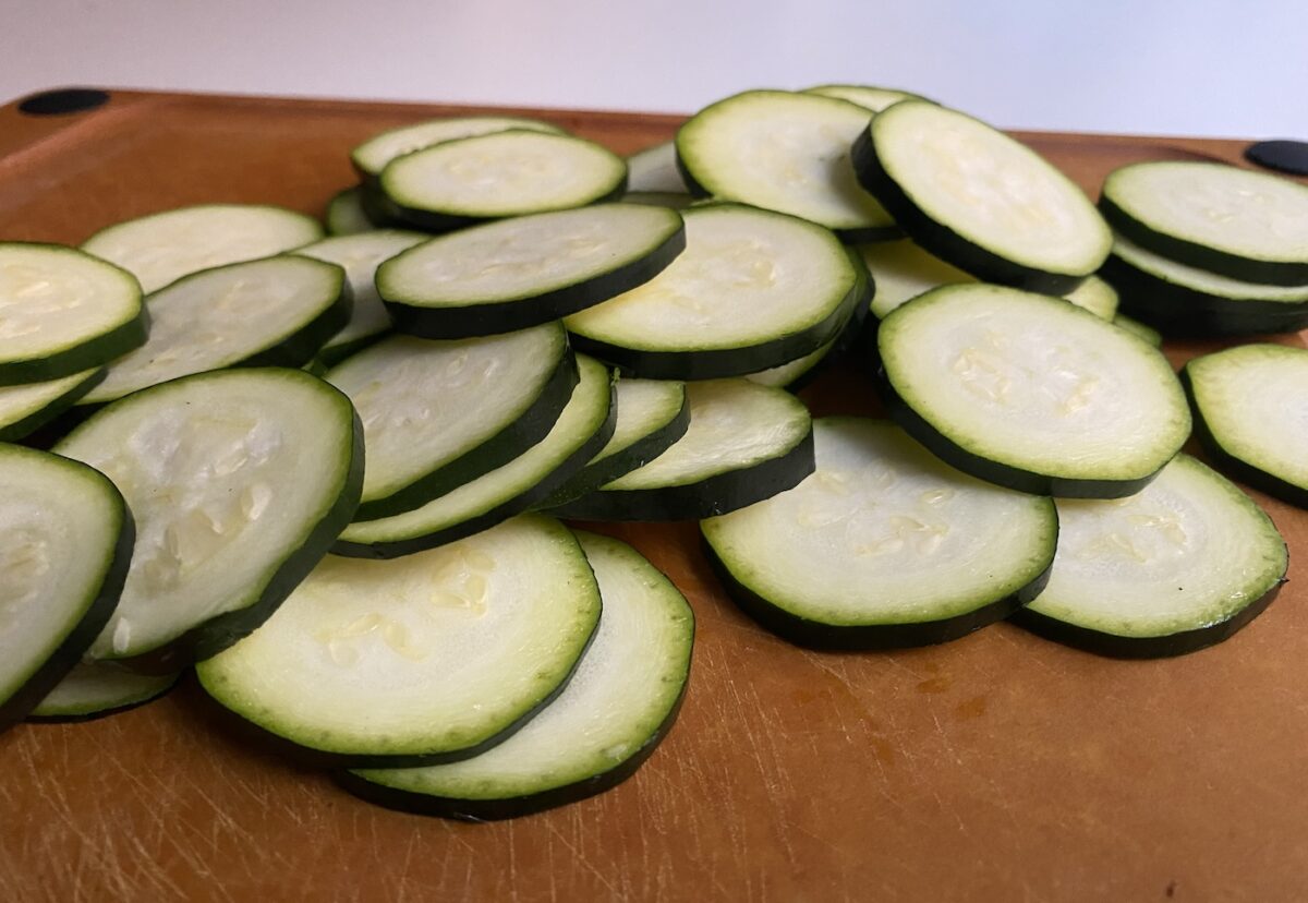 Tortilla de calabacín y cebolla. Una receta muy fácil y saludable