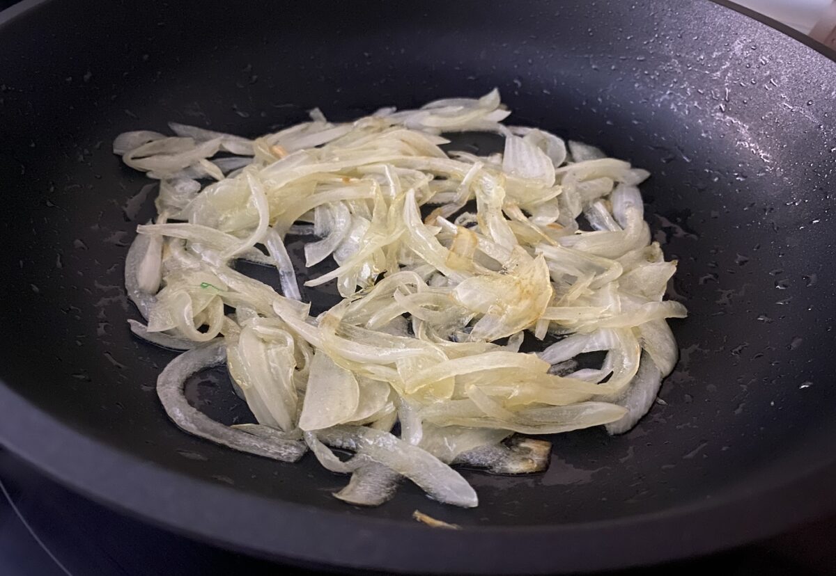 Tortilla de calabacín y cebolla. Una receta muy fácil y saludable