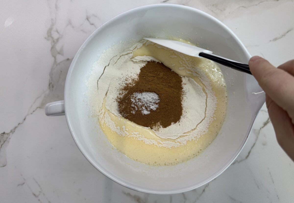 Bizcocho de canela. Un postre fácil, económico y perfecto