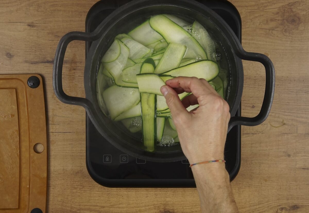 Calabacín relleno de gambas. La receta paso a paso