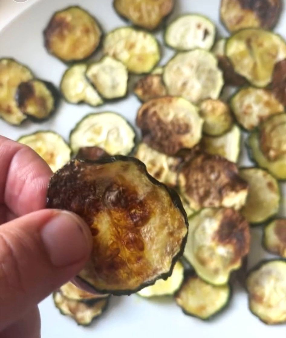 Chips de calabacín en freidora de aire