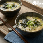 Sopa de miso japonesa con tofu y wakame