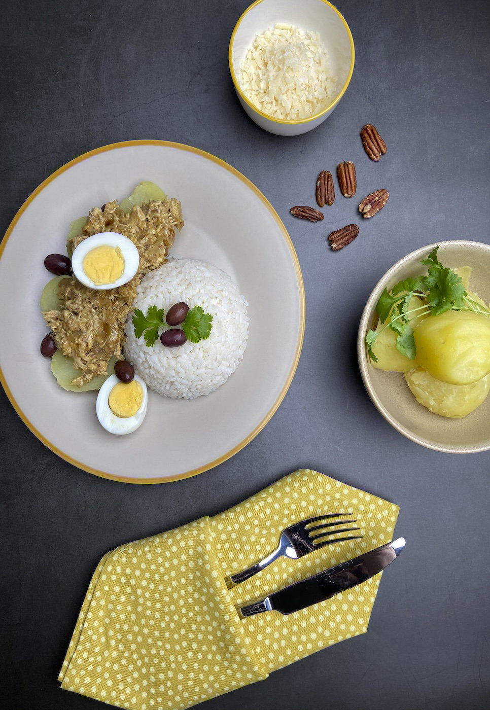 Ají de gallina. Un plato fácil de pollo y arroz