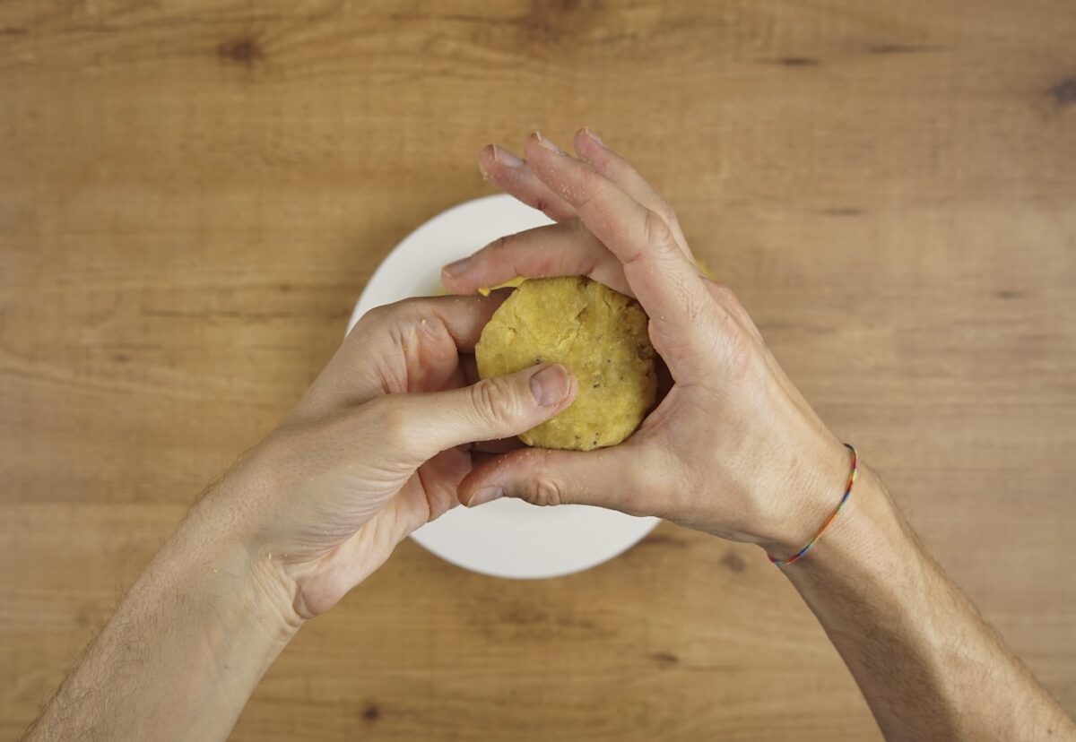 Arepas de plátano macho maduro paso a paso