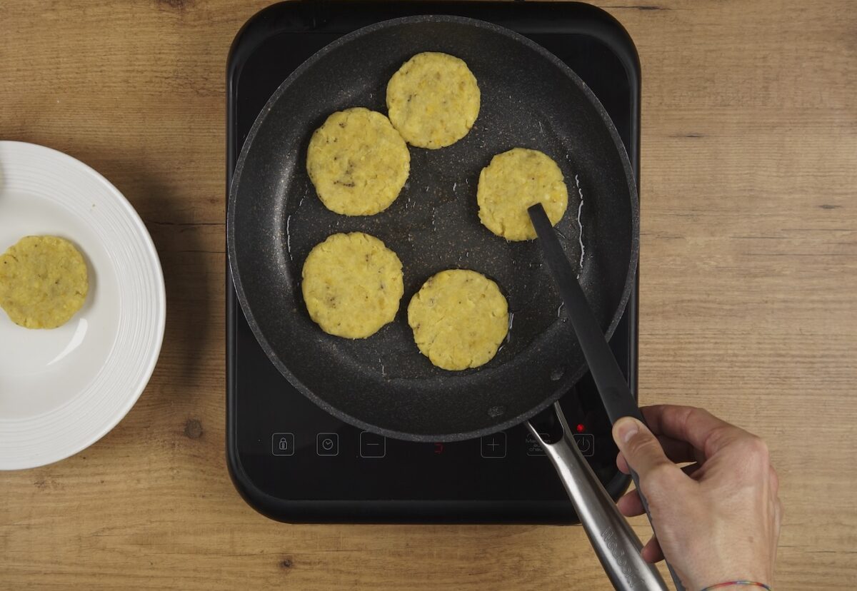 Arepas de plátano macho maduro paso a paso