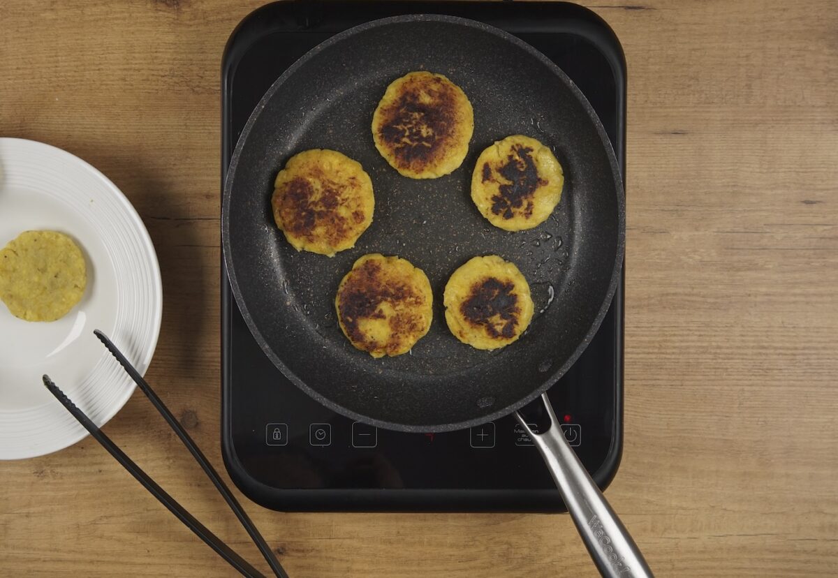 Arepas de plátano macho maduro paso a paso