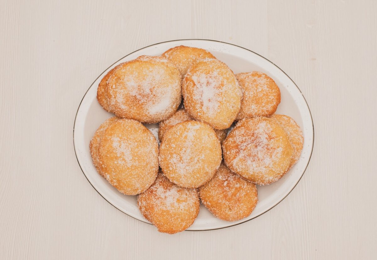 Berlinas o donas rellenas de cremas pasteleras variadas 