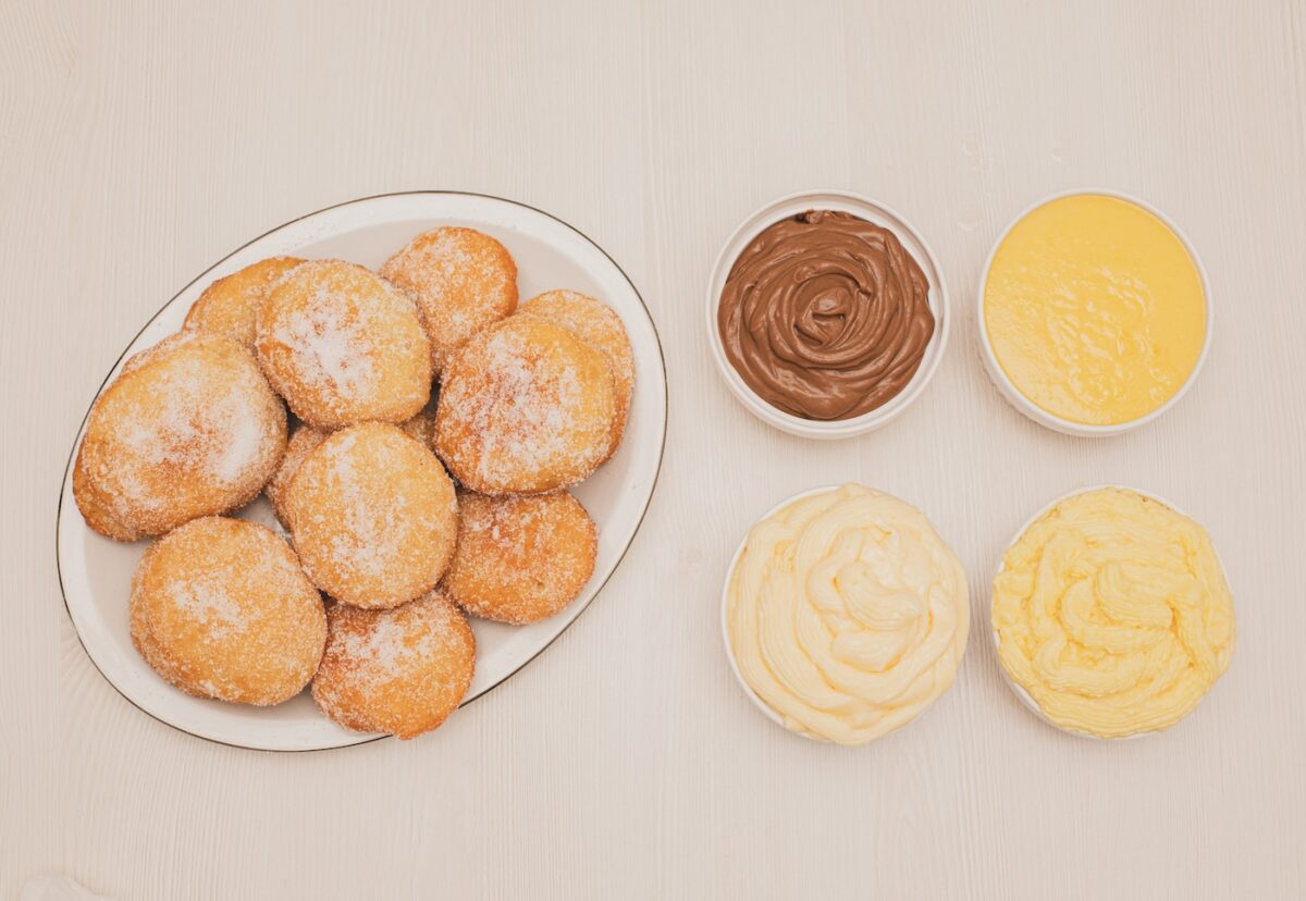 Berlinas o donas rellenas de cremas pasteleras variadas 