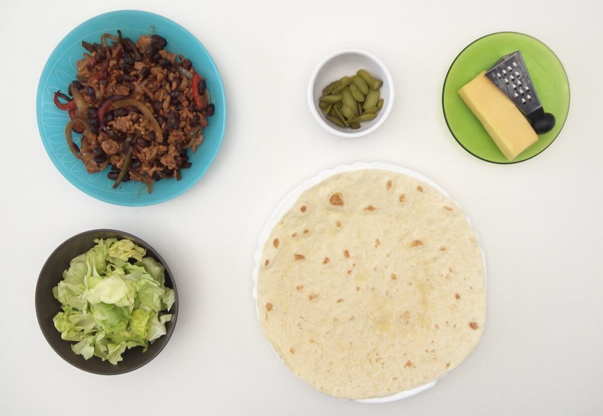 Burritos de carne picada y frijoles paso a paso