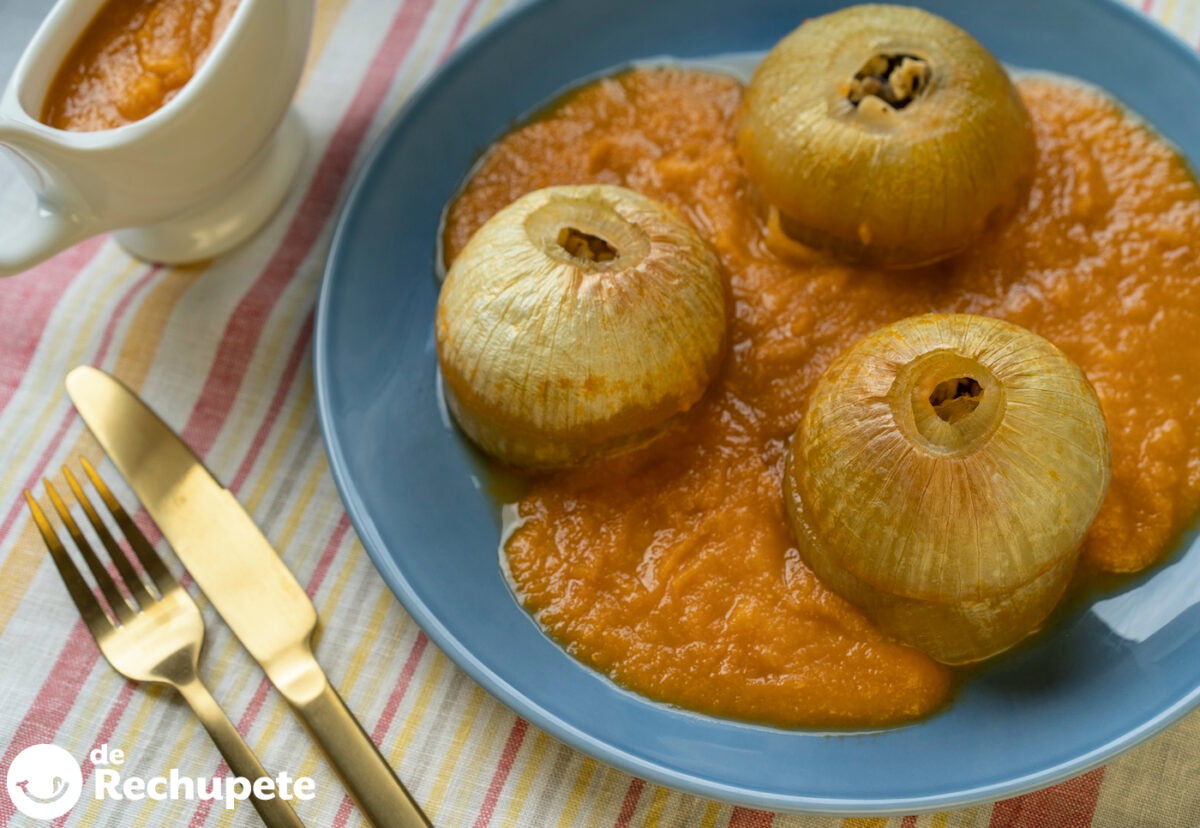 Cebollas rellenas con pollo y champiñones