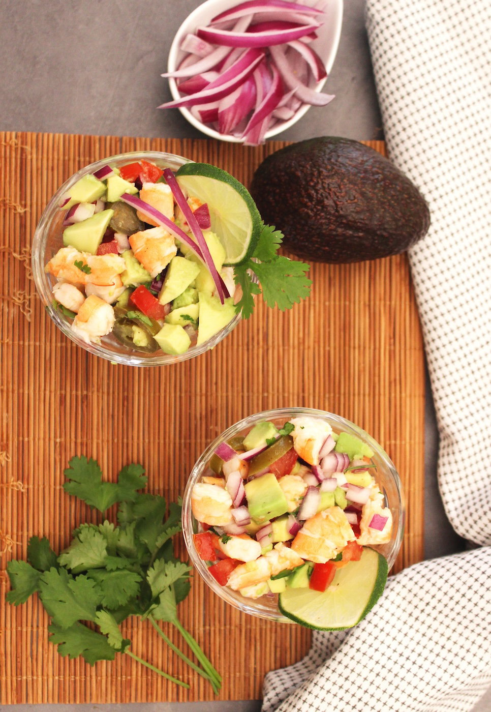 Ceviche de langostinos con aguacate paso a paso
