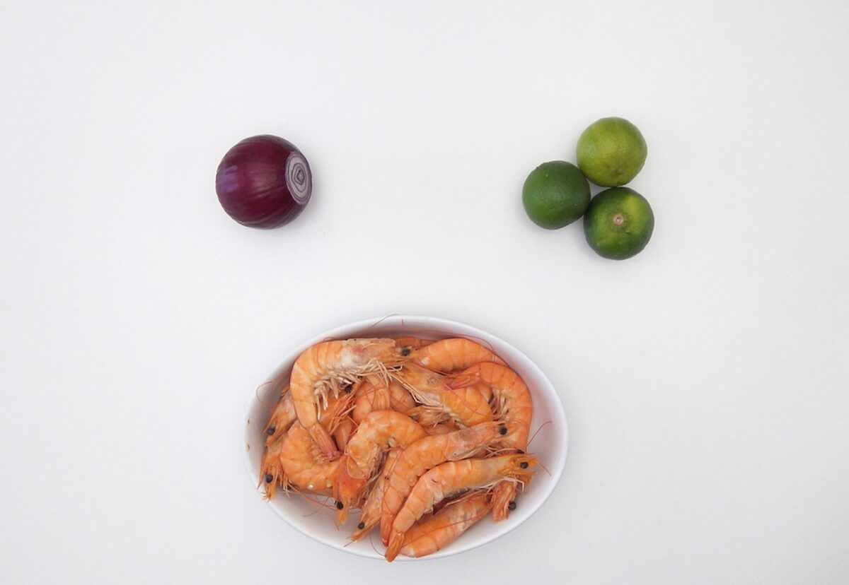 Ceviche de langostinos con aguacate paso a paso