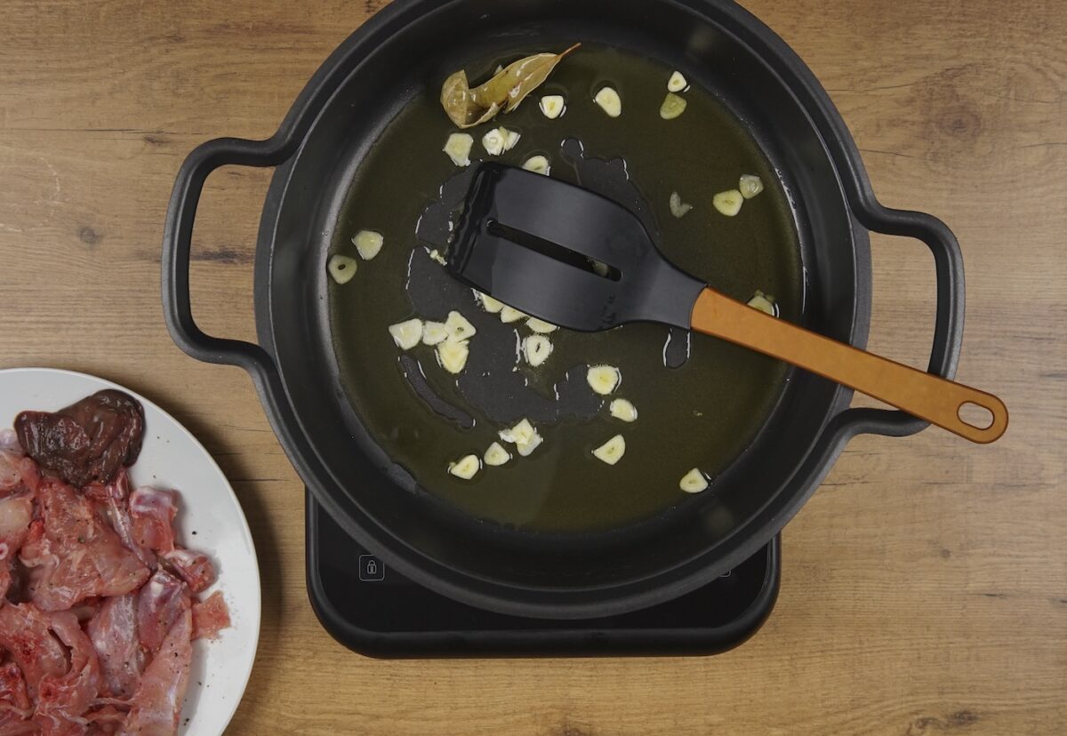 Conejo a la Cazadora. Una receta clásica y tradicional paso a paso