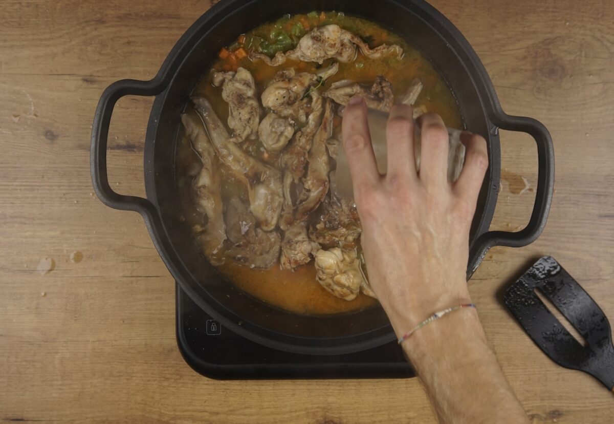 Conejo a la Cazadora. Una receta clásica y tradicional paso a paso