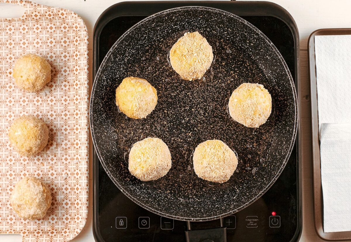 Croquetas de arroz rellenas de atún. Una receta fácil y deliciosa