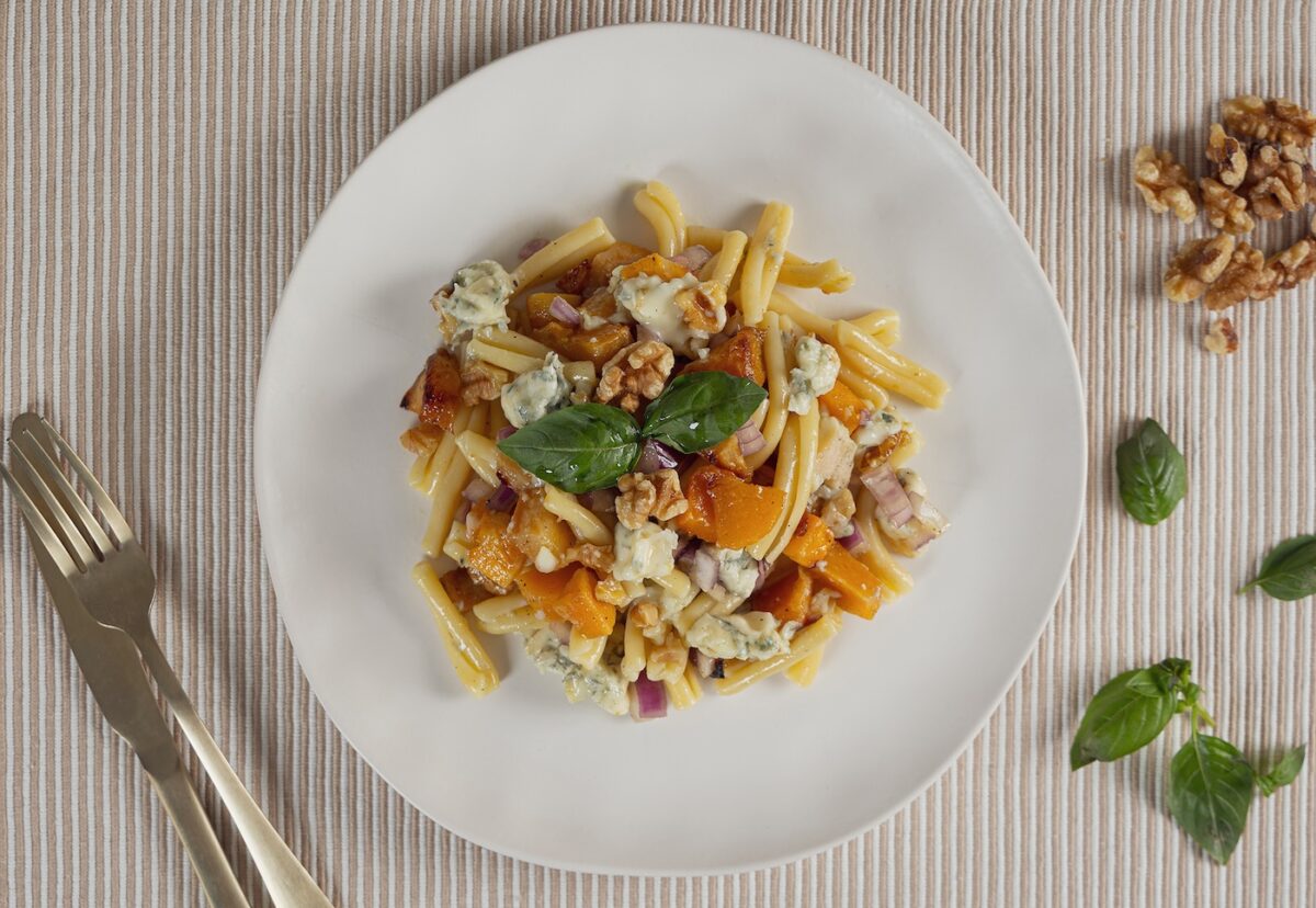 Ensalada de pasta con calabaza y gorgonzola