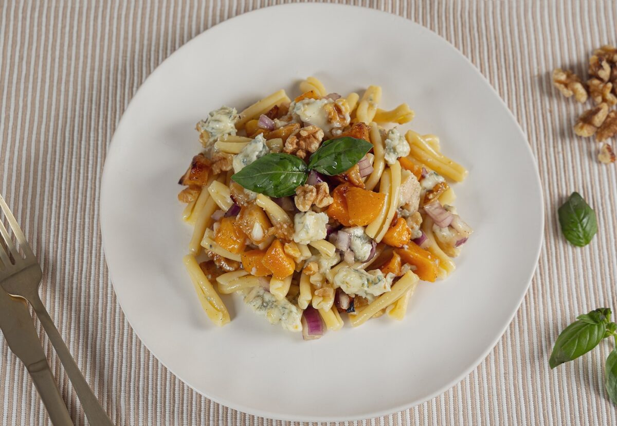 Ensalada de pasta con calabaza y gorgonzola