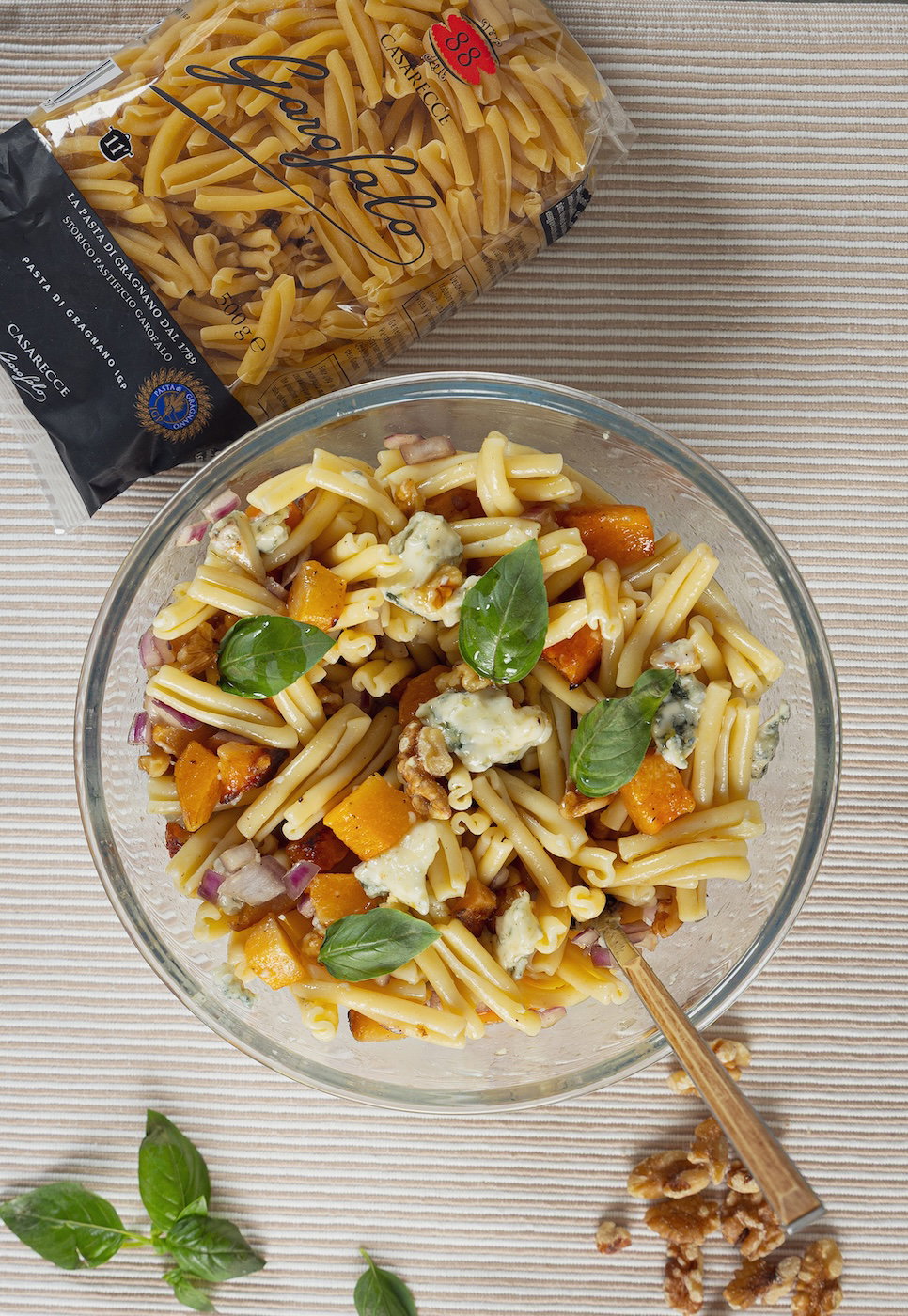 Ensalada de pasta con calabaza y gorgonzola