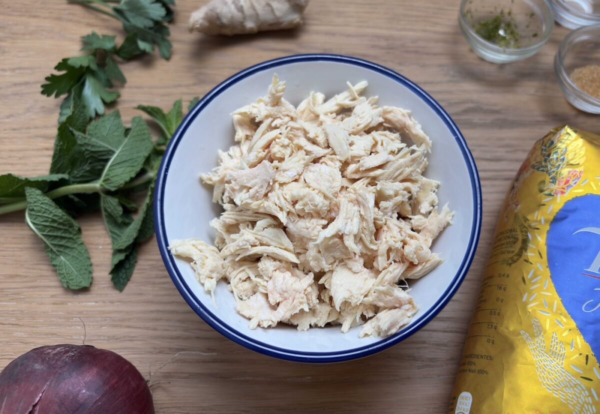 Ensalada de pollo estilo Thai (Laab Kai)