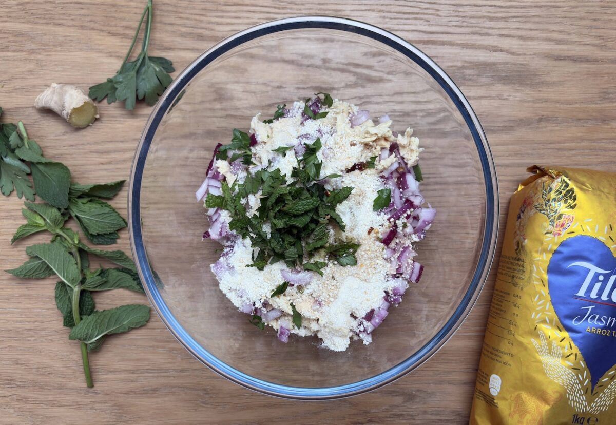 Ensalada de pollo estilo Thai (Laab Kai)