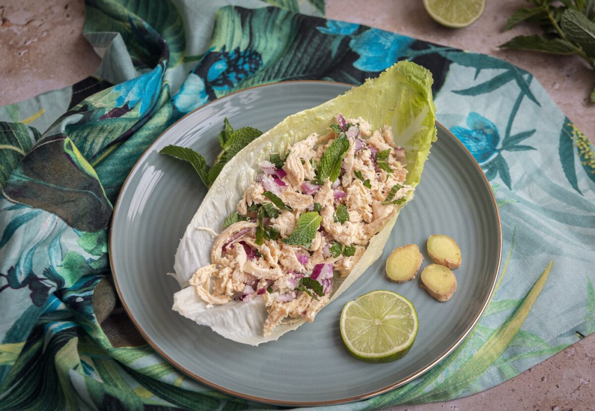 Ensalada de pollo estilo Thai (Laab Kai)