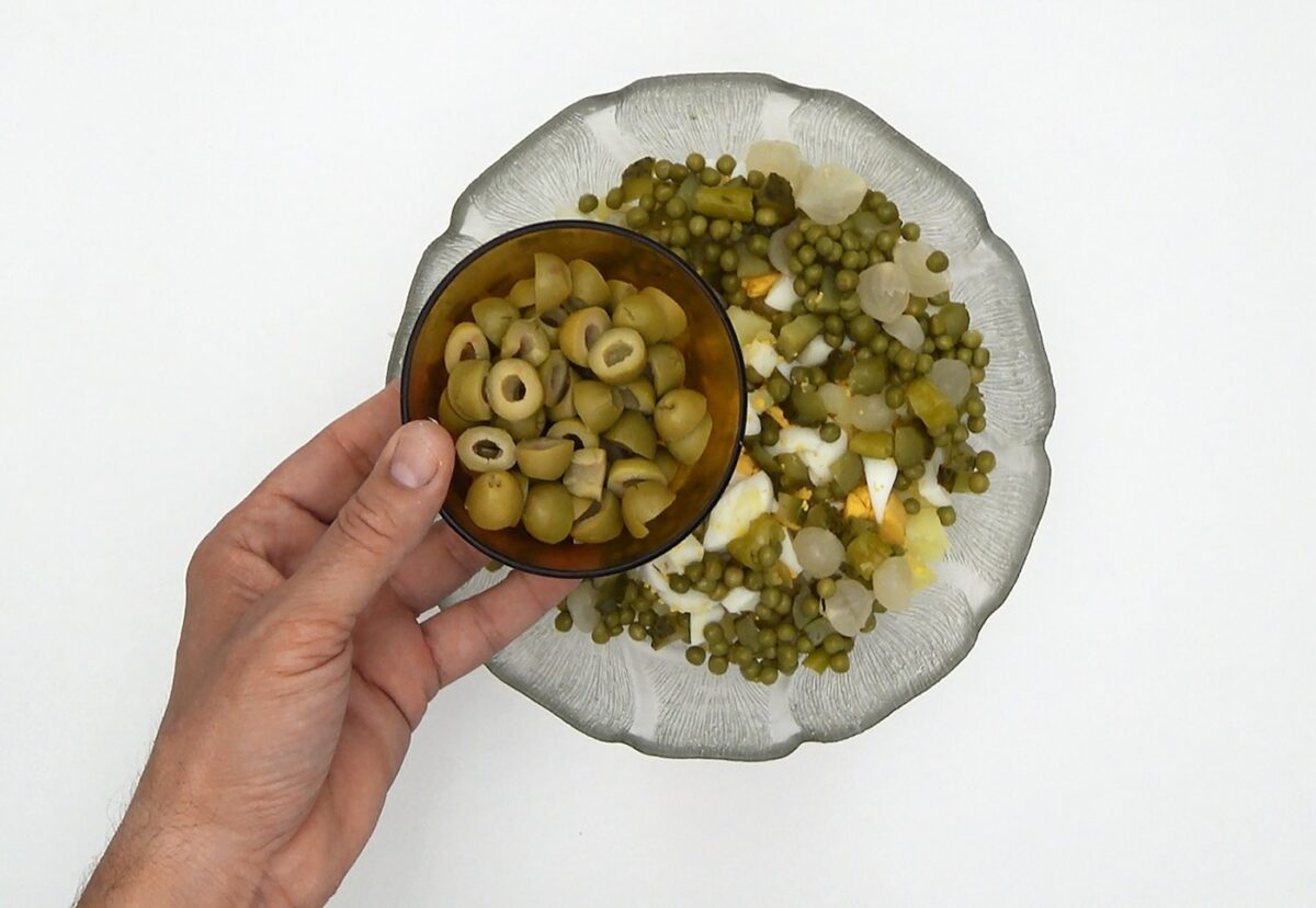 Ensaladilla de pollo. Una receta casera y tradicional