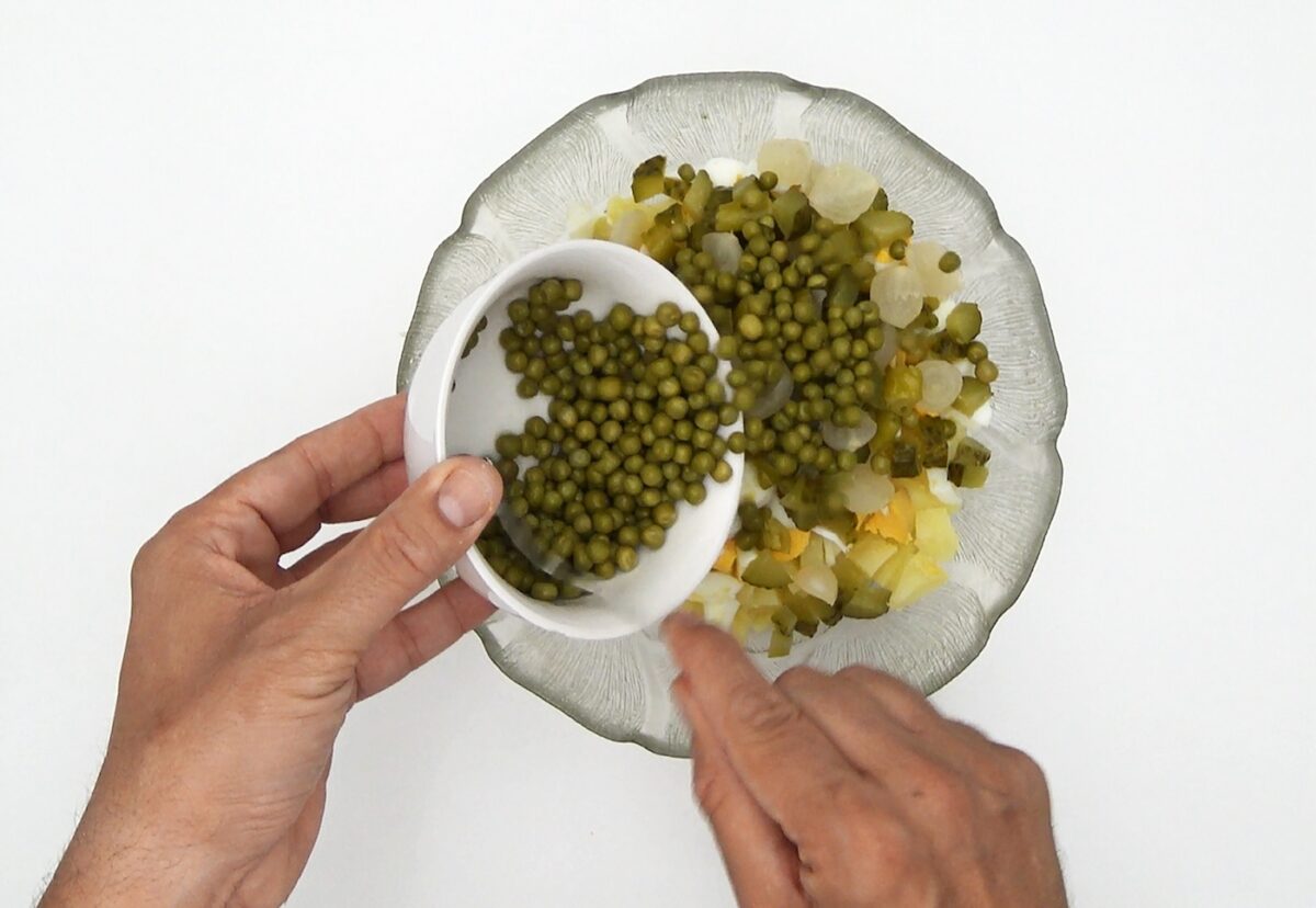 Ensaladilla de pollo. Una receta casera y tradicional