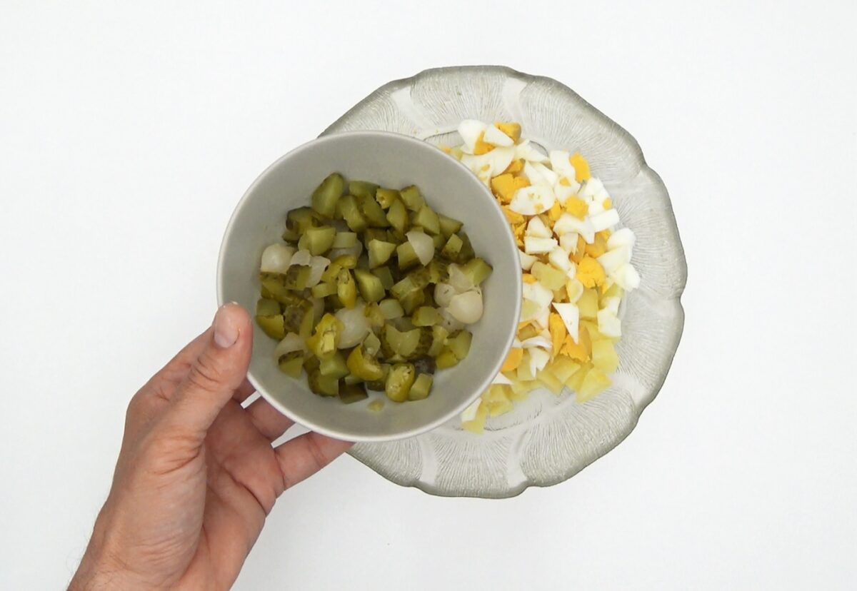 Ensaladilla de pollo. Una receta casera y tradicional