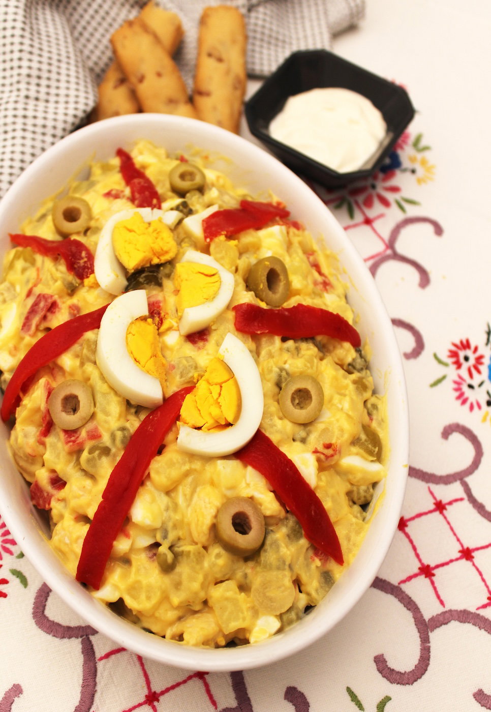 Ensaladilla de pollo. Una receta casera y tradicional