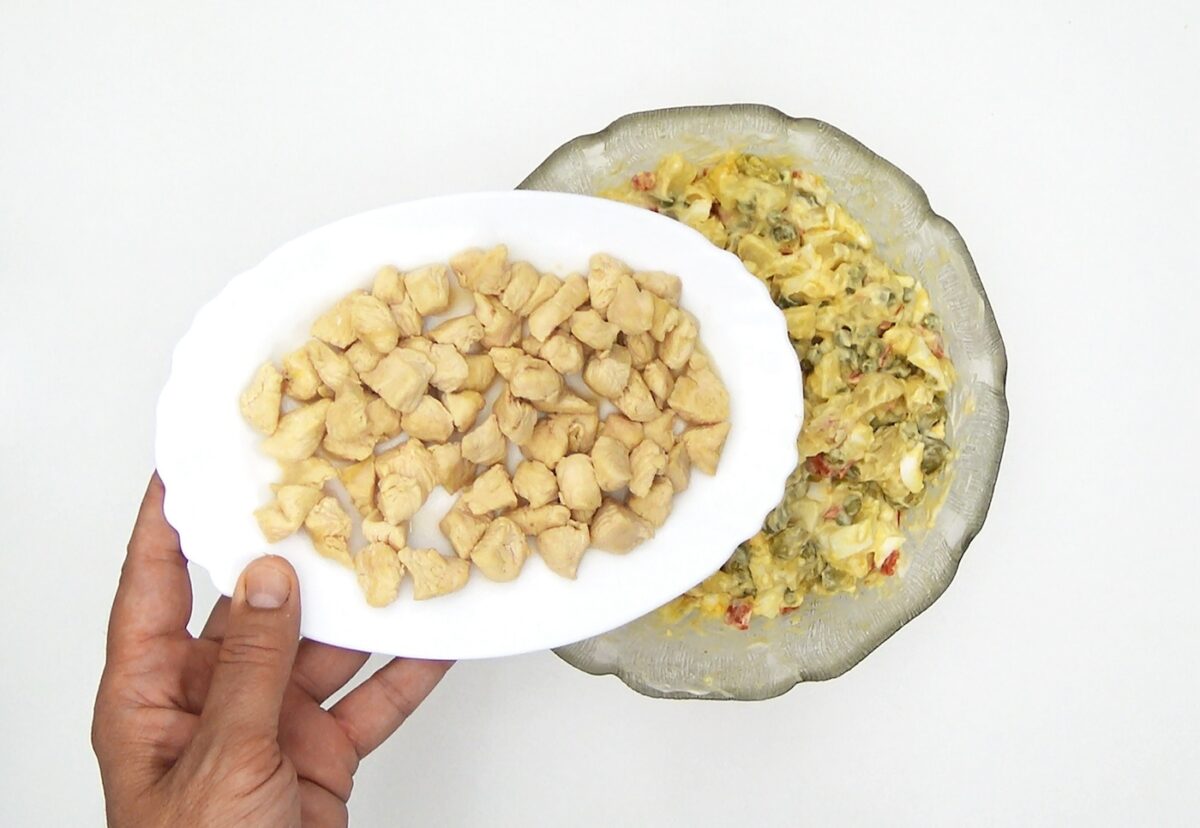 Ensaladilla de pollo. Una receta casera y tradicional