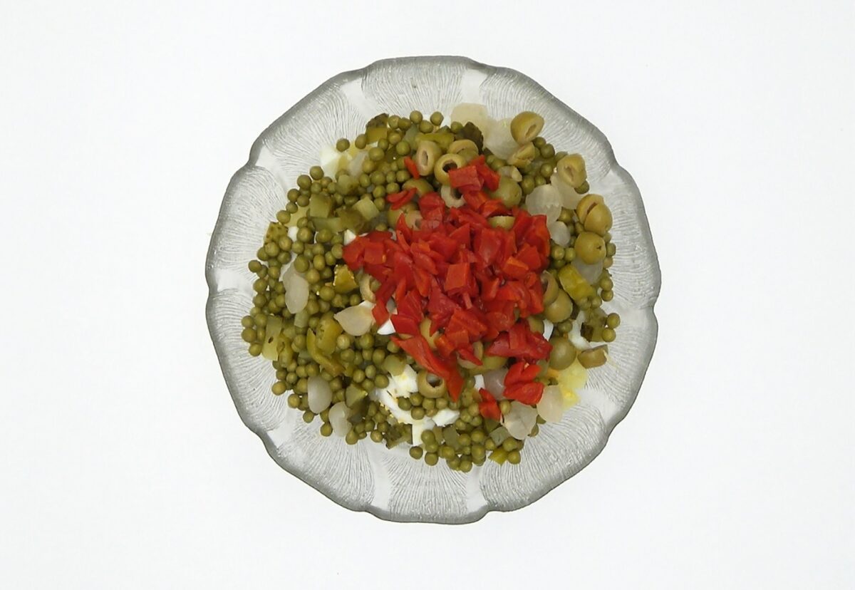 Ensaladilla de pollo. Una receta casera y tradicional