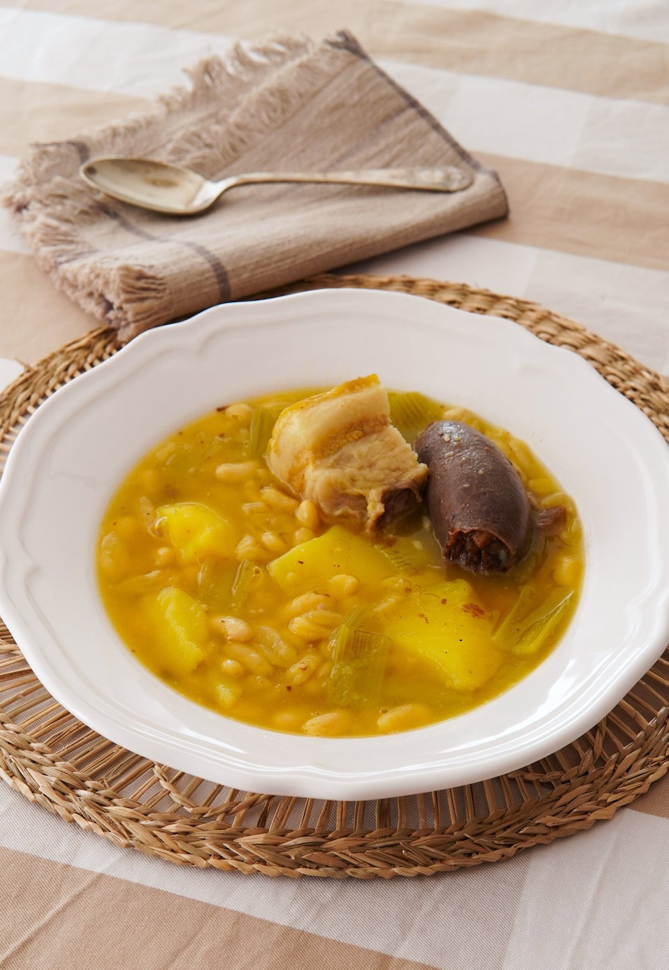 Olla de cerdo murciana. Un cocido tradicional delicioso