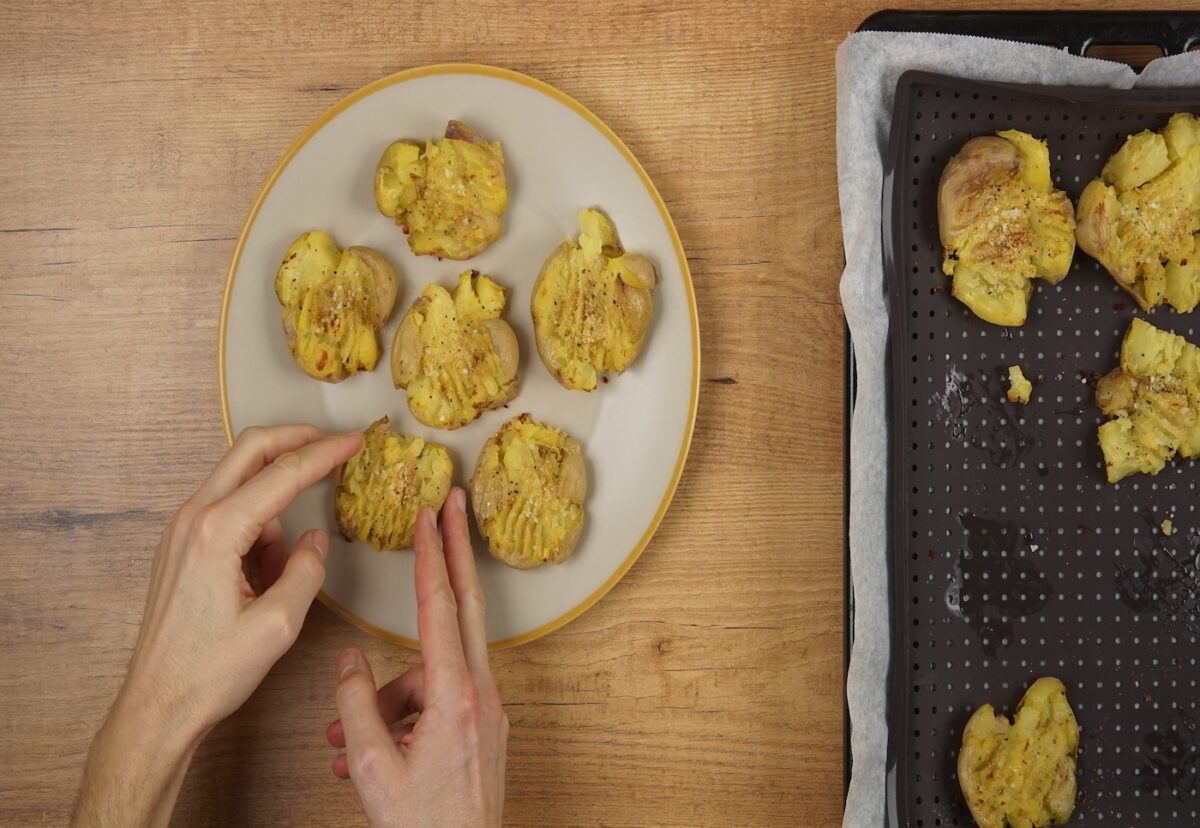 Patatas chafadas. Una receta muy fácil paso a paso