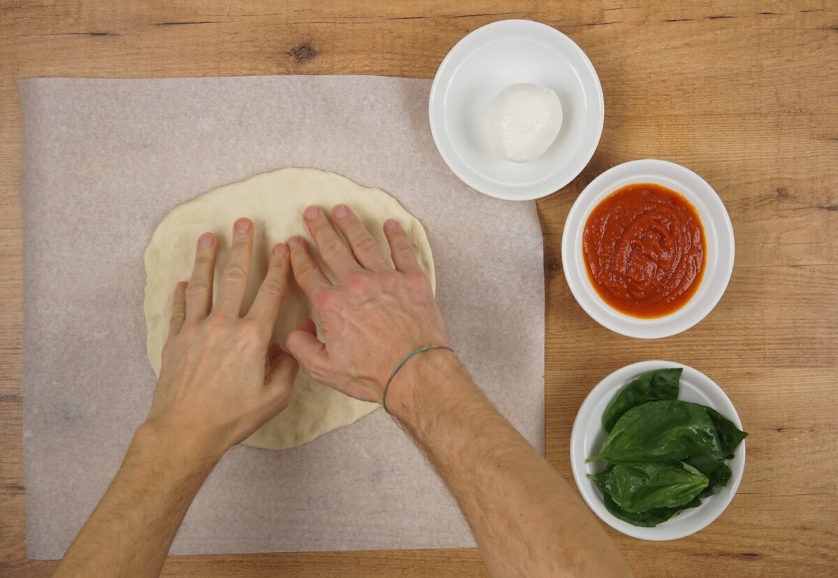 Pizza napolitana con masa casera