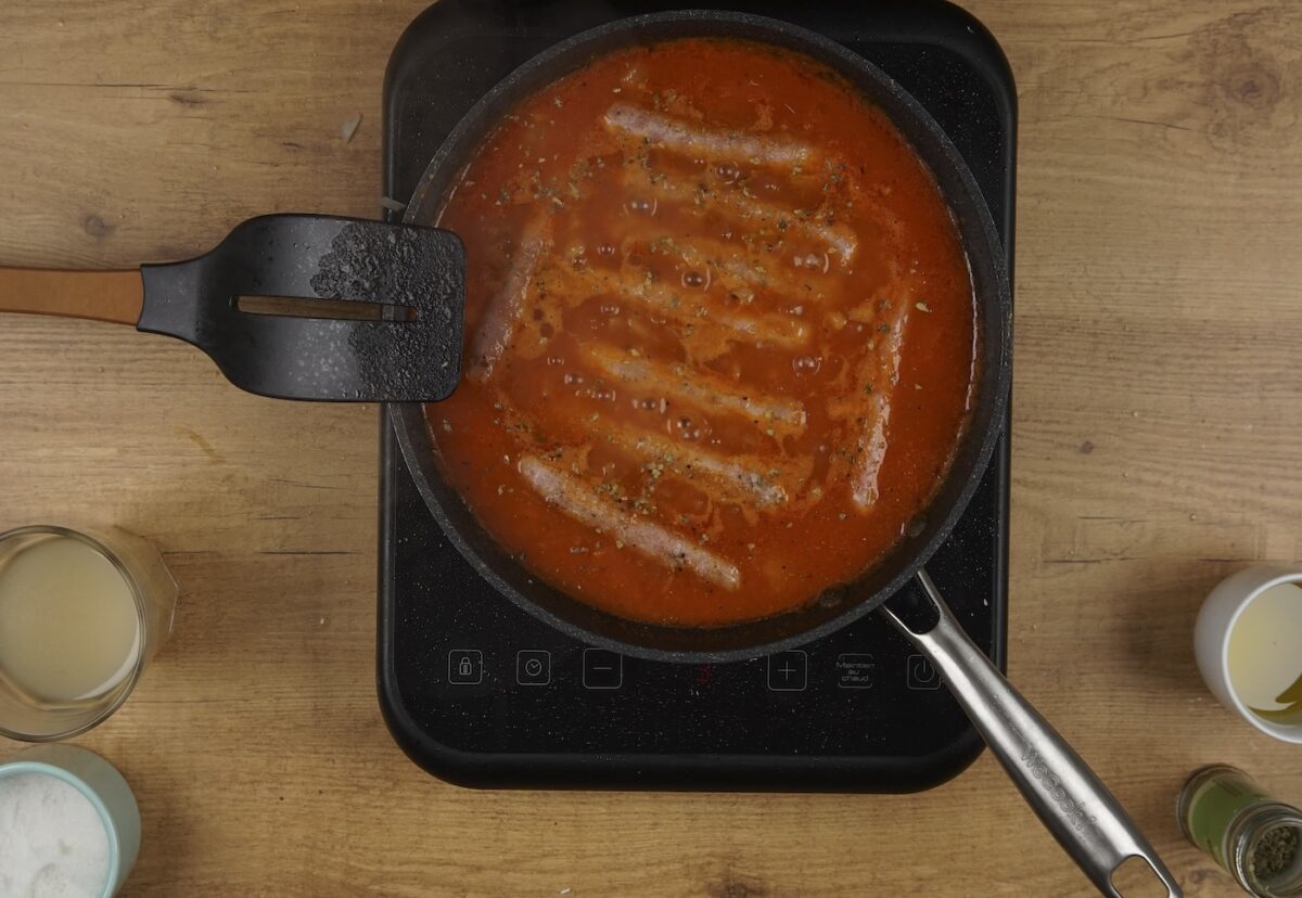 Salchichas con tomate y arroz blanco paso a paso