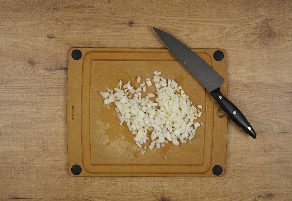 Salchichas con tomate y arroz blanco paso a paso