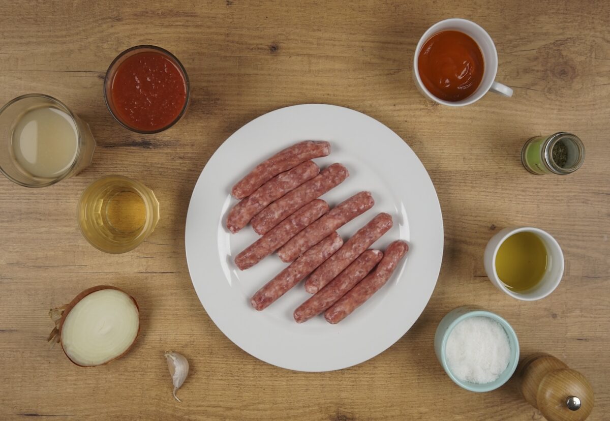 Salchichas con tomate y arroz blanco paso a paso