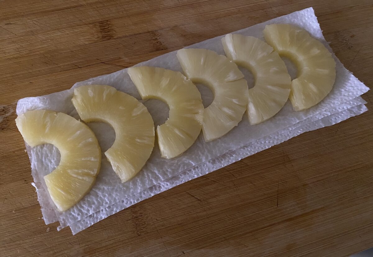 Tarta de piña. Un postre clásico con un sabor delicioso