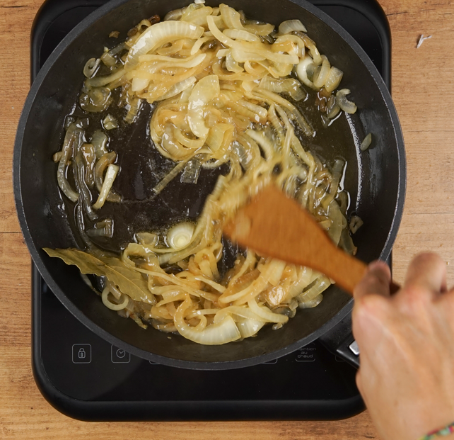 Atún encebollado con patatas