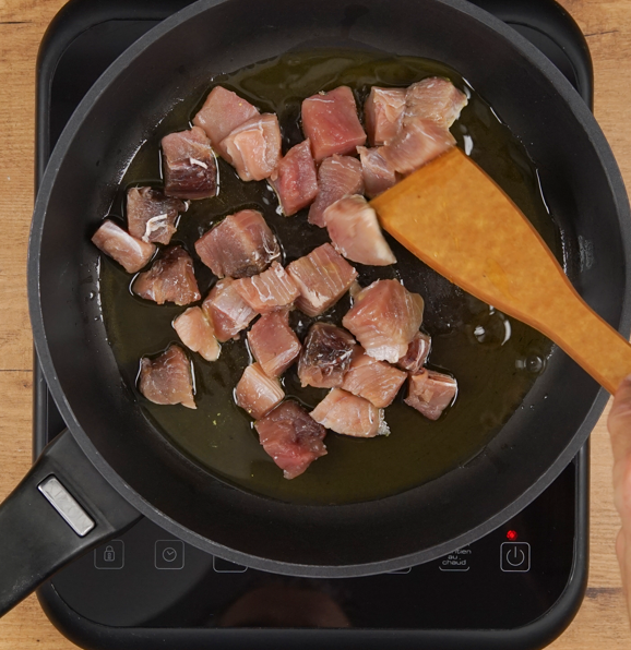 Atún encebollado con patatas