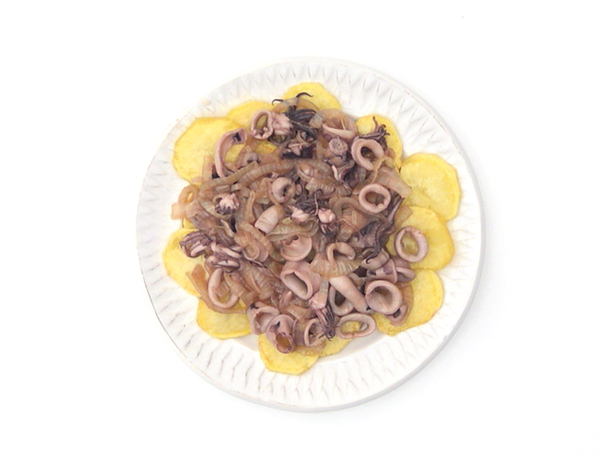 Calamares encebollados