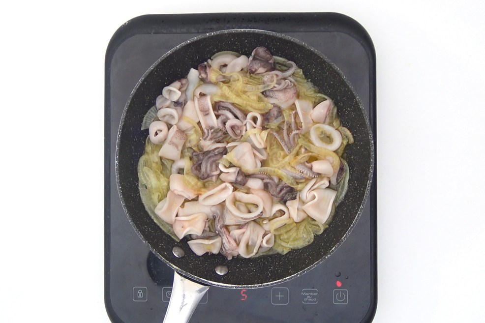 Calamares encebollados