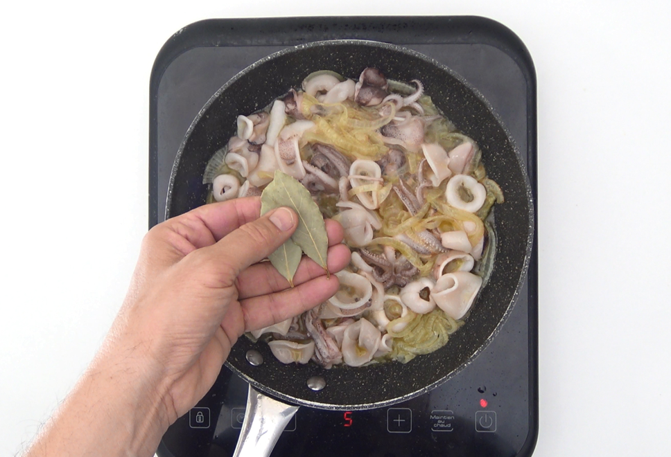 Calamares encebollados