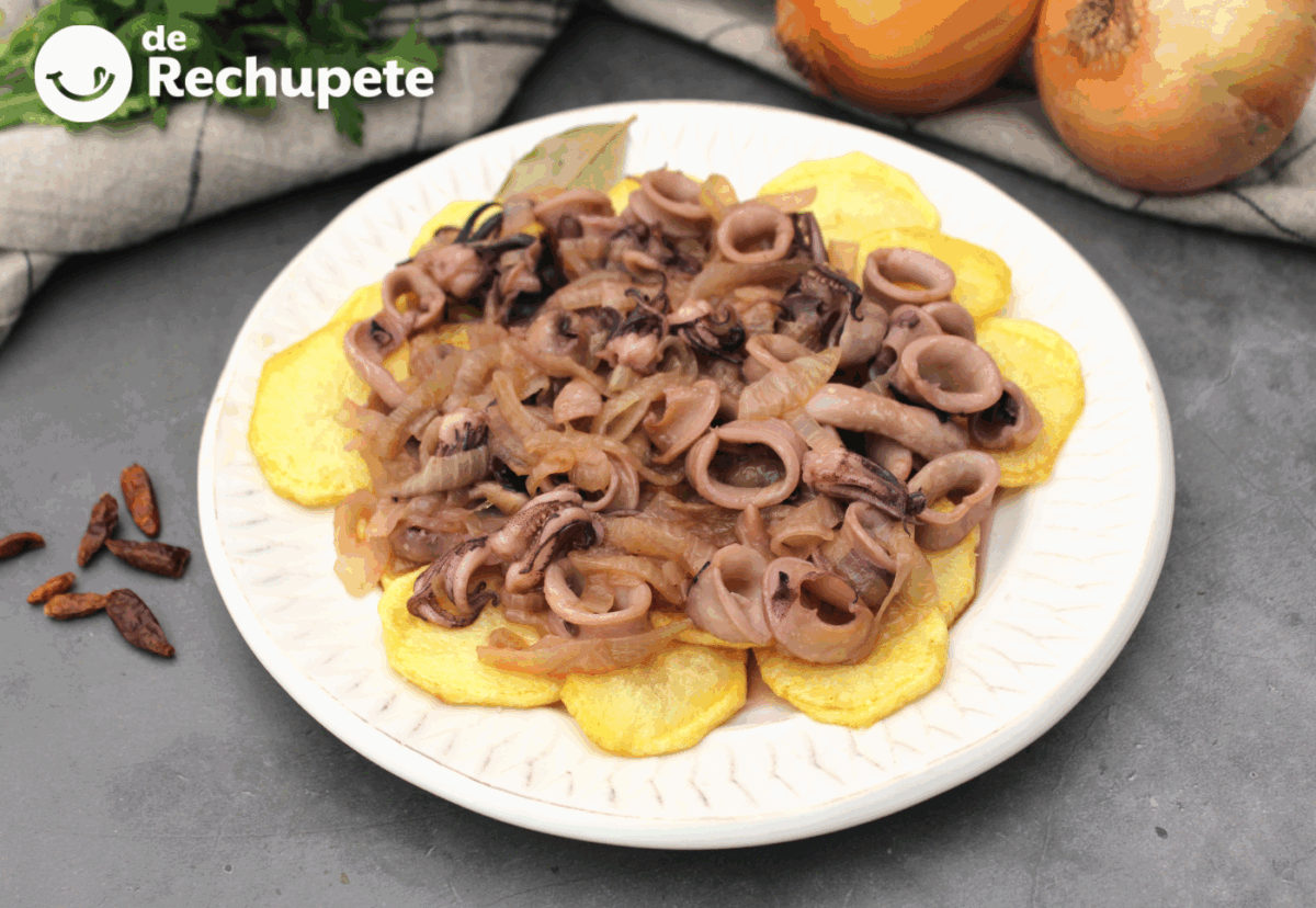 Calamares encebollados