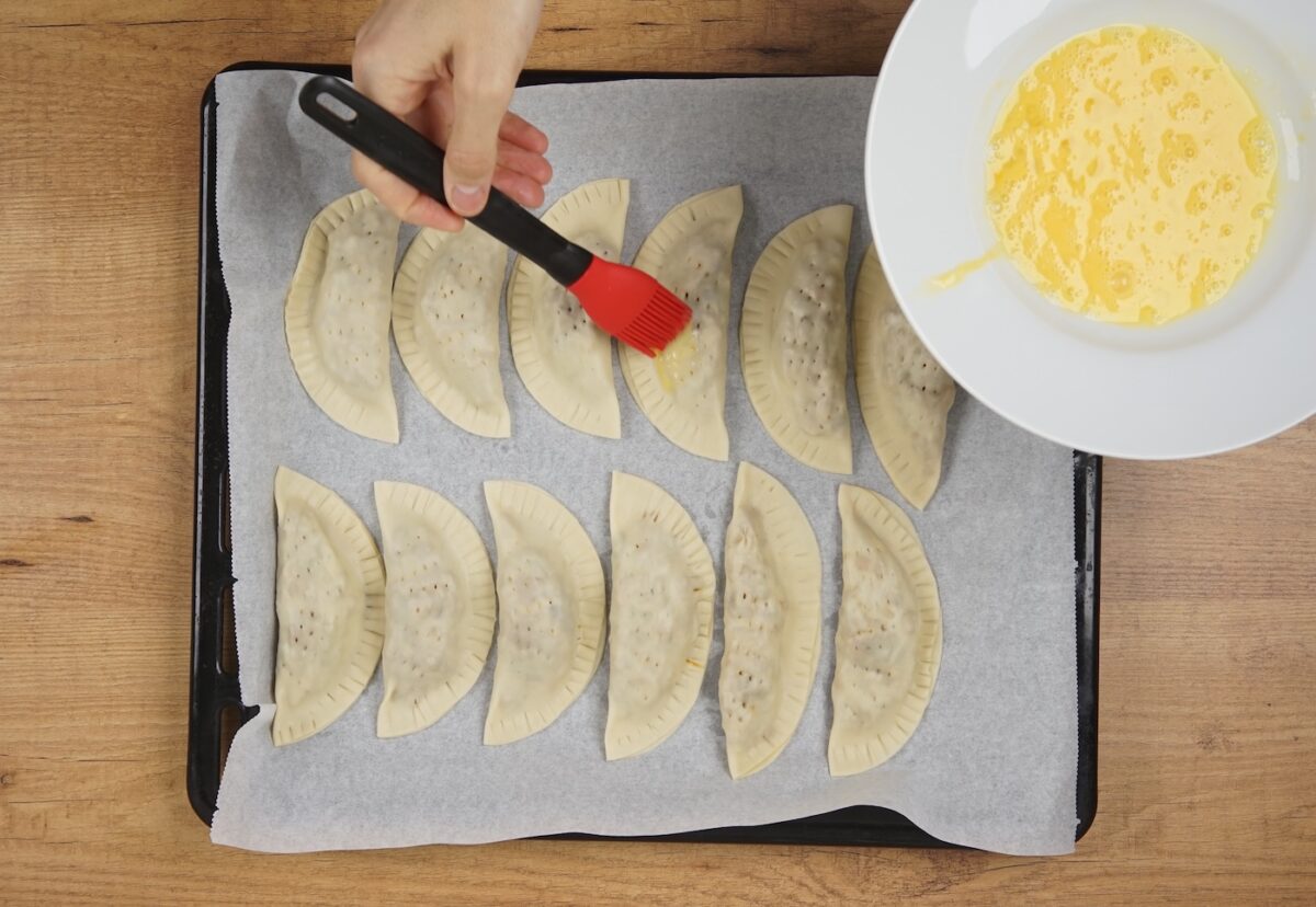 Empanadillas de carne al horno. Una receta fácil para todos los días