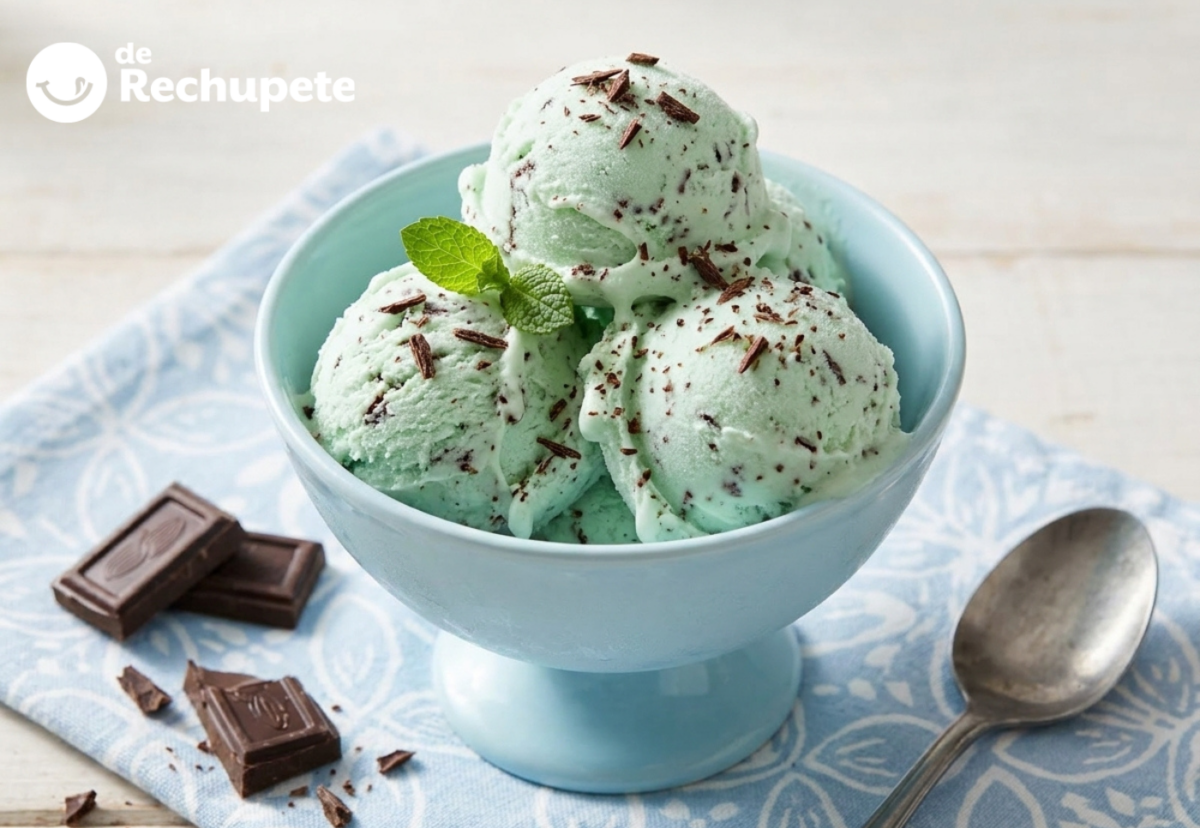 Helado de menta y chocolate, un clásico fresco y cremoso para hacer en casa