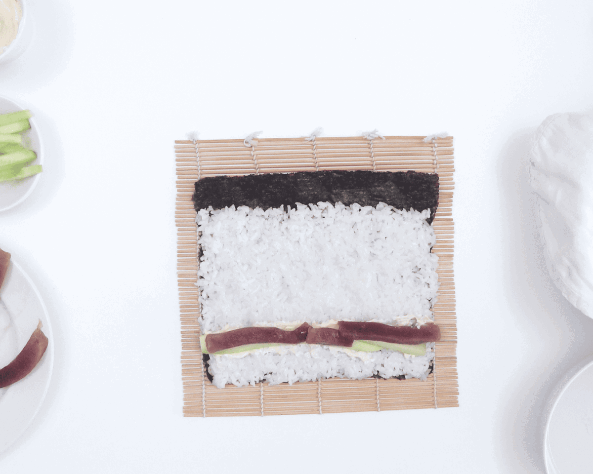 maki sushi de atún y pepino paso 21