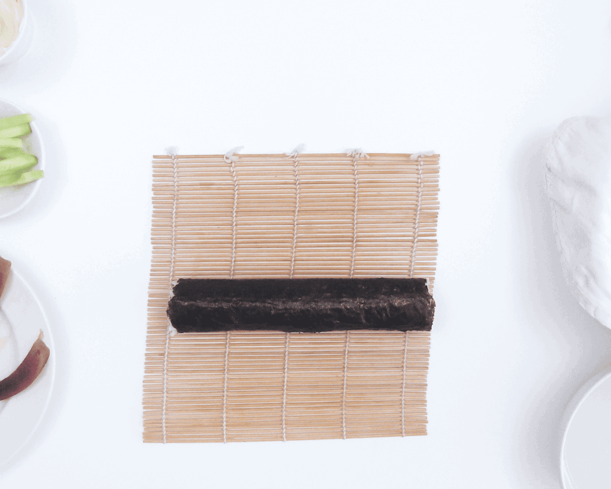 maki sushi de atún y pepino paso 23
